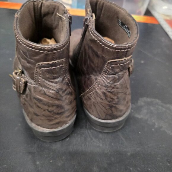 Clarks Bendable Ankle Boots Womens 10M Brown Leather Side Zip Walking Comfort - Picture 4 of 8